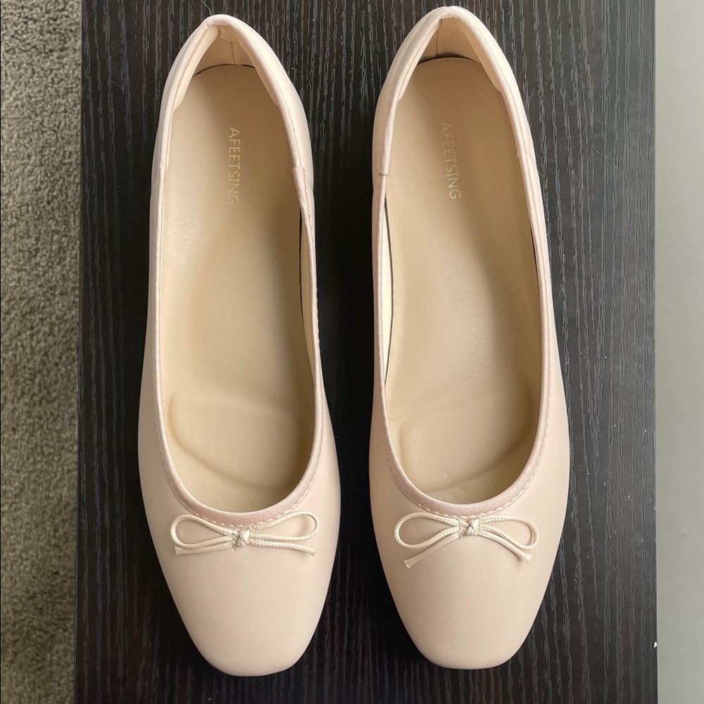 Women's Cream Ballet Flats